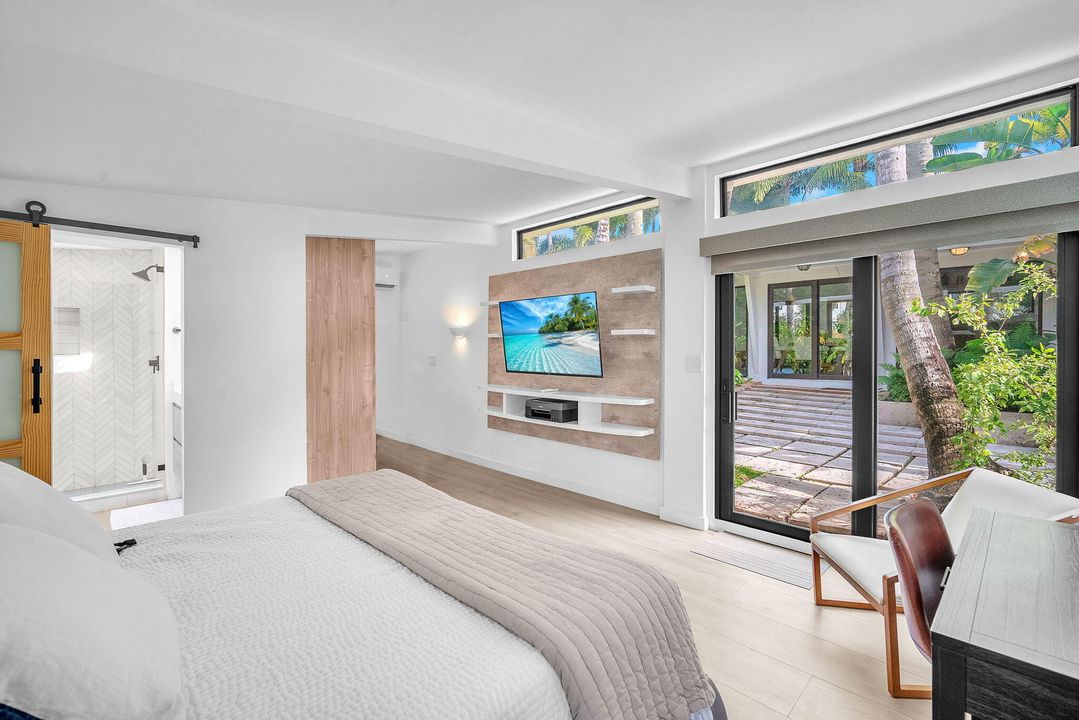 For Sale: $3,750,000 (2 beds, 2 baths, 1258 Square Feet)