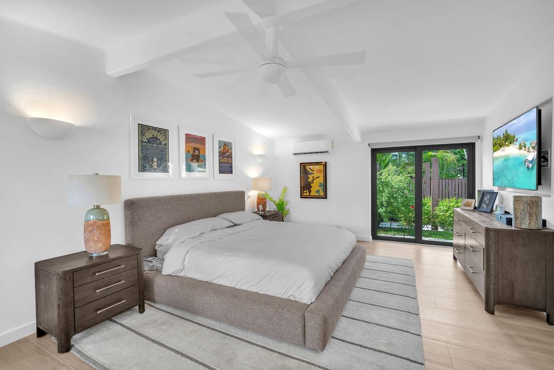 For Sale: $3,750,000 (2 beds, 2 baths, 1258 Square Feet)