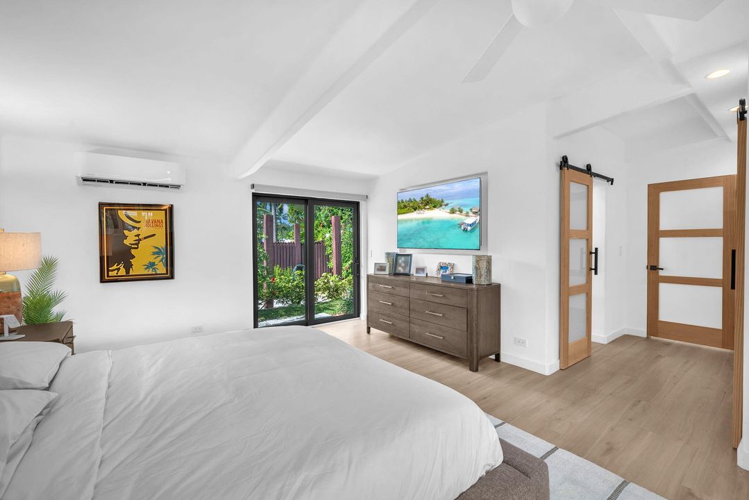 For Sale: $3,750,000 (2 beds, 2 baths, 1258 Square Feet)