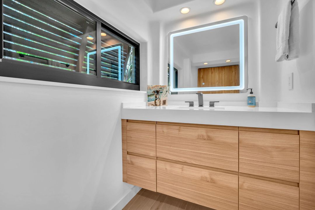 For Sale: $3,750,000 (2 beds, 2 baths, 1258 Square Feet)