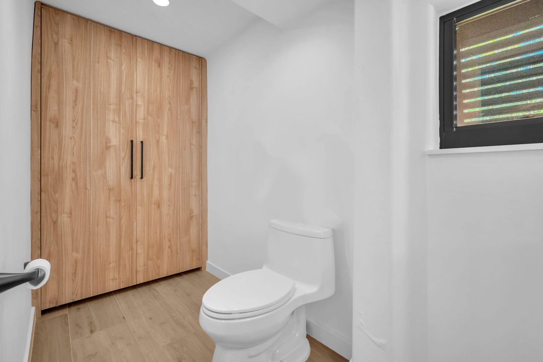 For Sale: $3,750,000 (2 beds, 2 baths, 1258 Square Feet)