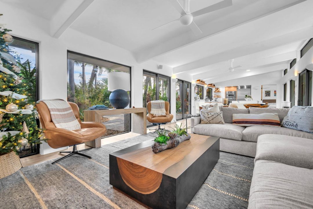 For Sale: $3,750,000 (2 beds, 2 baths, 1258 Square Feet)