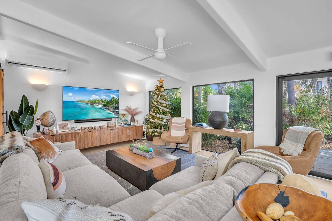 For Sale: $3,750,000 (2 beds, 2 baths, 1258 Square Feet)