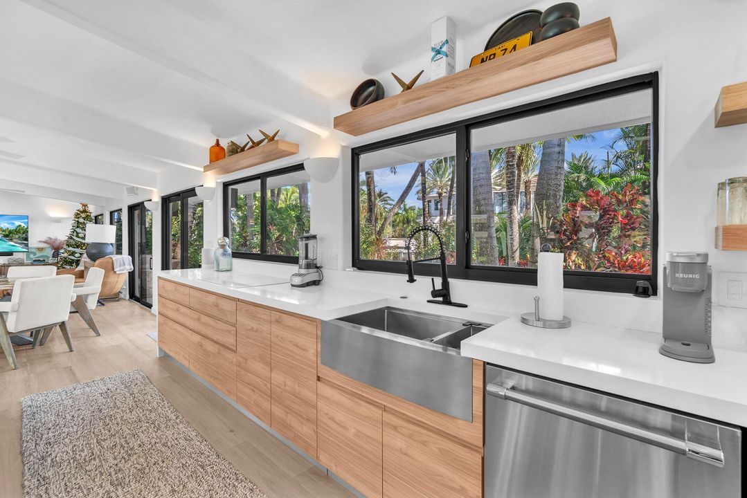 For Sale: $3,750,000 (2 beds, 2 baths, 1258 Square Feet)