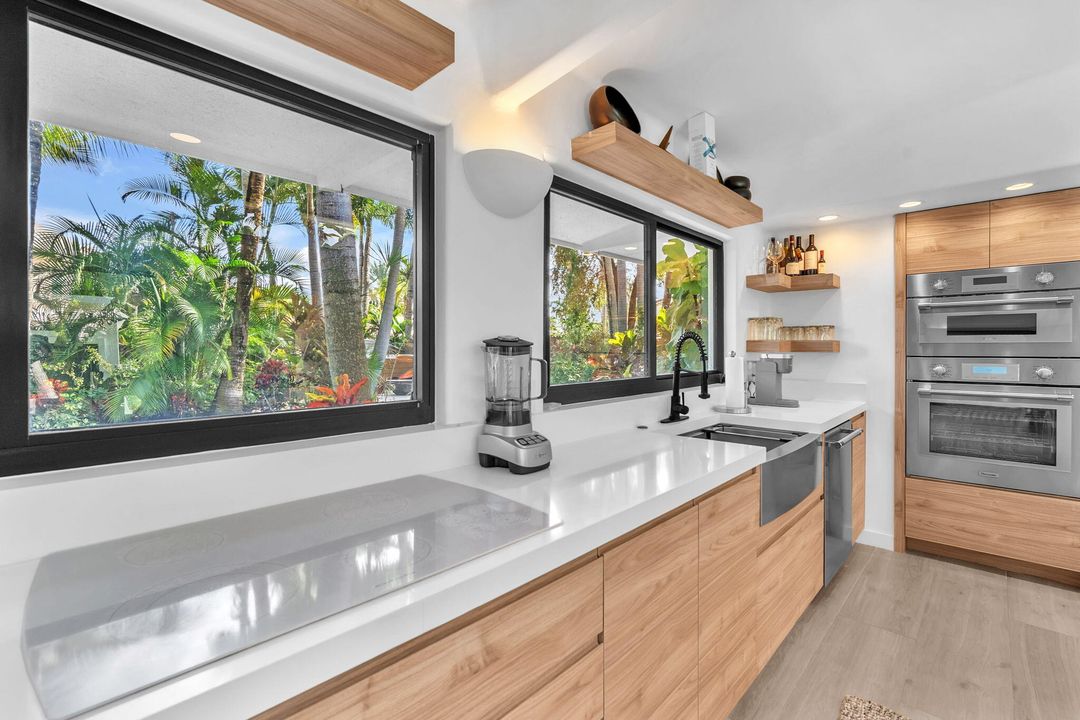 For Sale: $3,750,000 (2 beds, 2 baths, 1258 Square Feet)