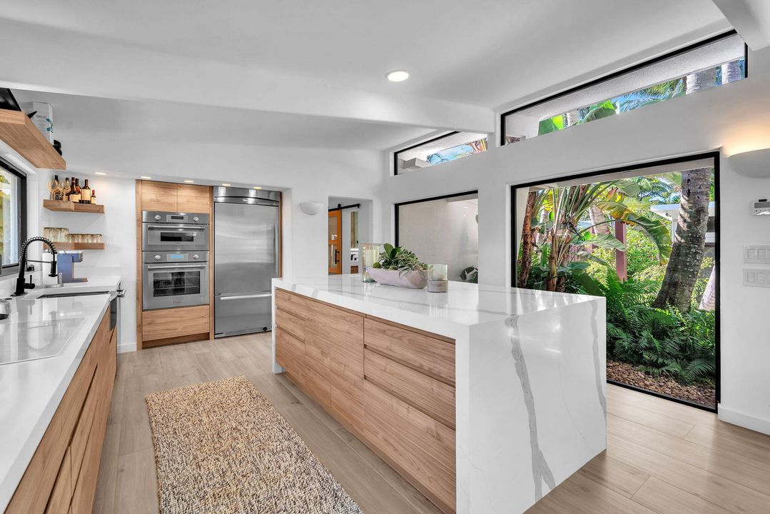 For Sale: $3,750,000 (2 beds, 2 baths, 1258 Square Feet)