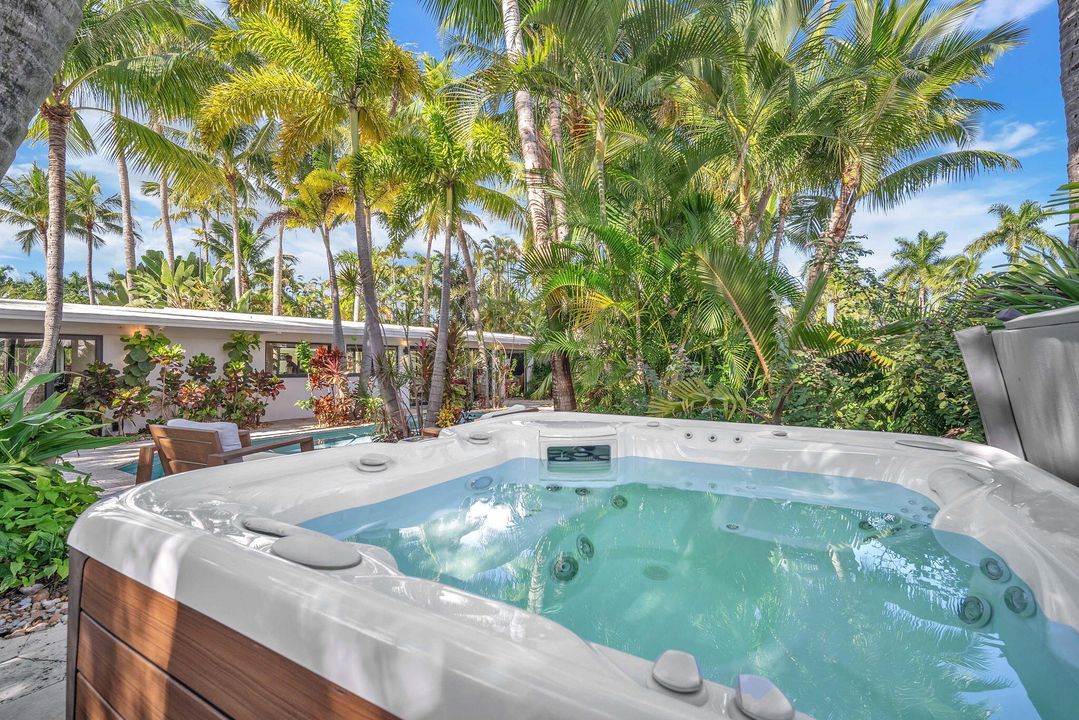 For Sale: $3,750,000 (2 beds, 2 baths, 1258 Square Feet)