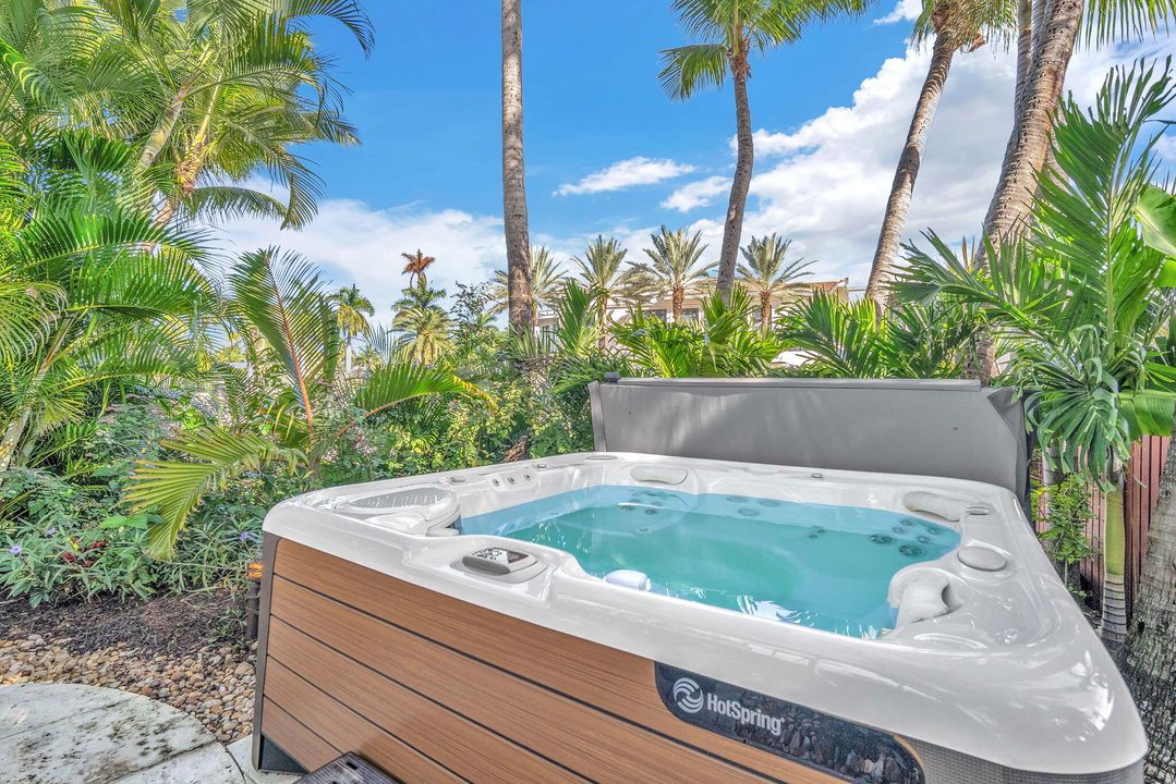 For Sale: $3,750,000 (2 beds, 2 baths, 1258 Square Feet)