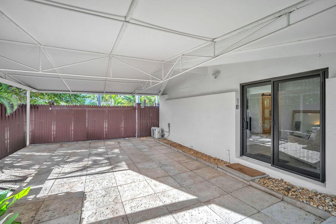 For Sale: $3,750,000 (2 beds, 2 baths, 1258 Square Feet)