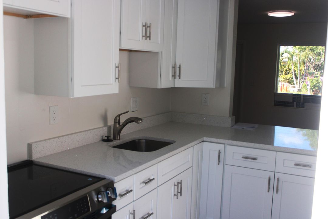 For Rent: $2,400 (2 beds, 1 baths, 885 Square Feet)
