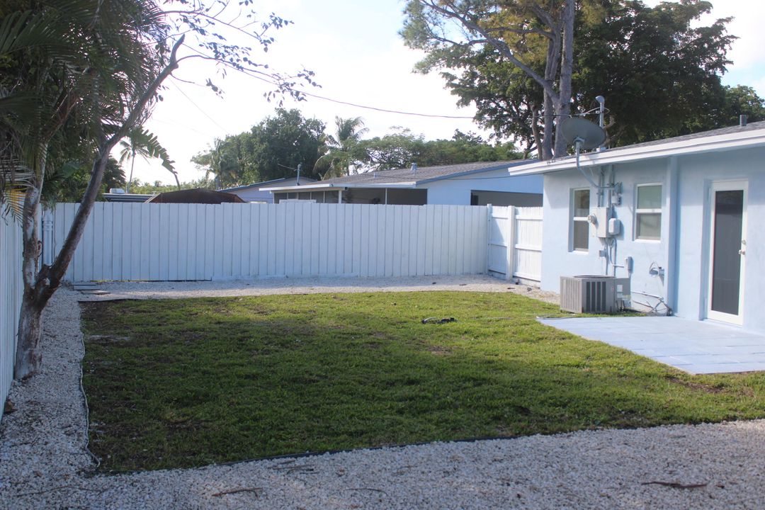 For Rent: $2,400 (2 beds, 1 baths, 885 Square Feet)