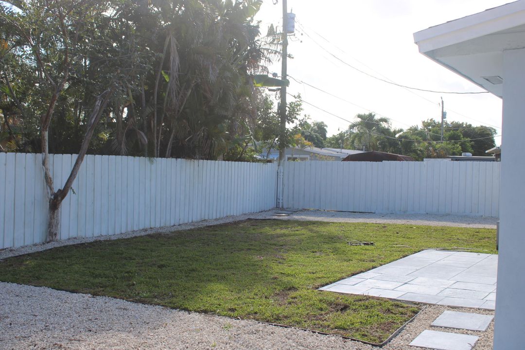 For Rent: $2,400 (2 beds, 1 baths, 885 Square Feet)