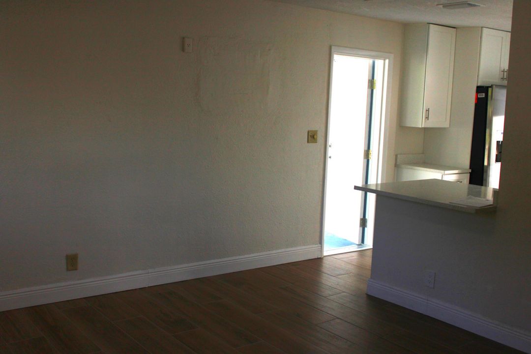 For Rent: $2,400 (2 beds, 1 baths, 885 Square Feet)