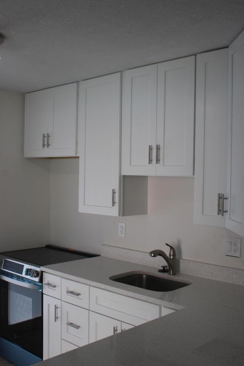 For Rent: $2,400 (2 beds, 1 baths, 885 Square Feet)