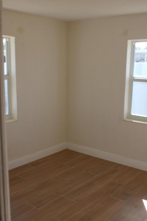 For Rent: $2,400 (2 beds, 1 baths, 885 Square Feet)