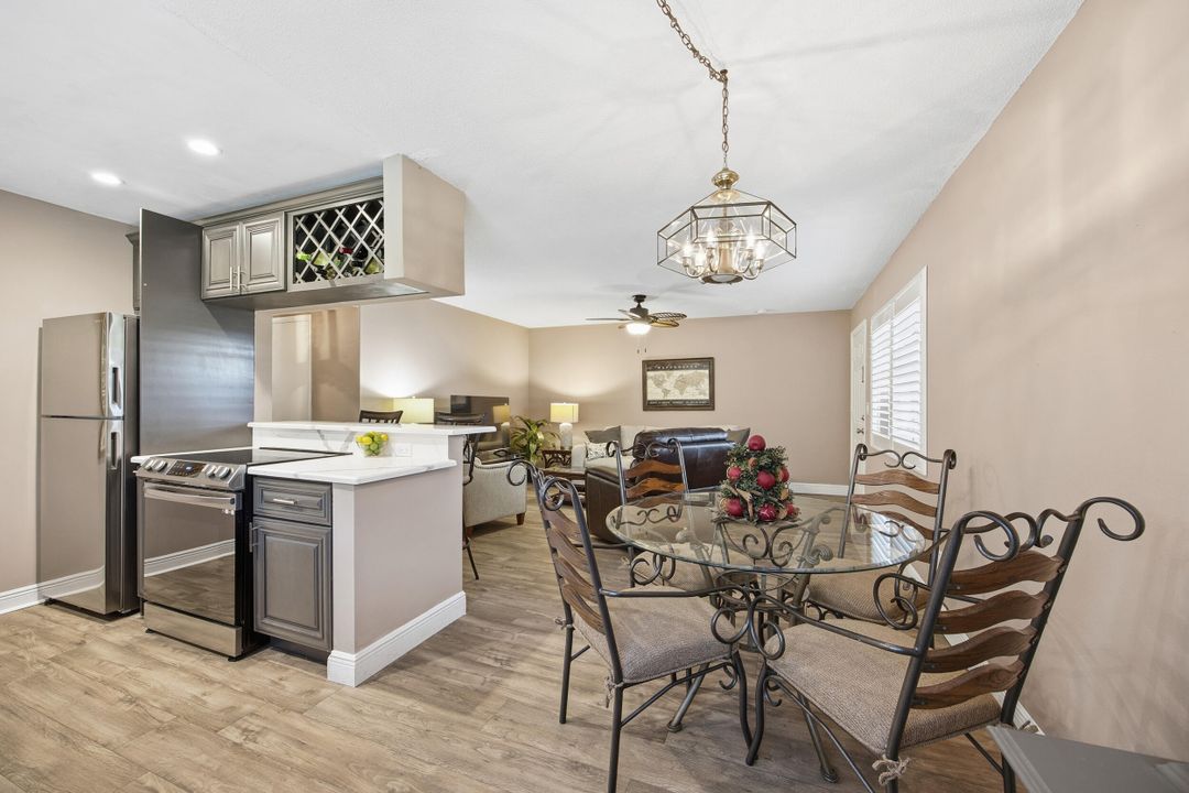 For Sale: $158,000 (2 beds, 2 baths, 992 Square Feet)