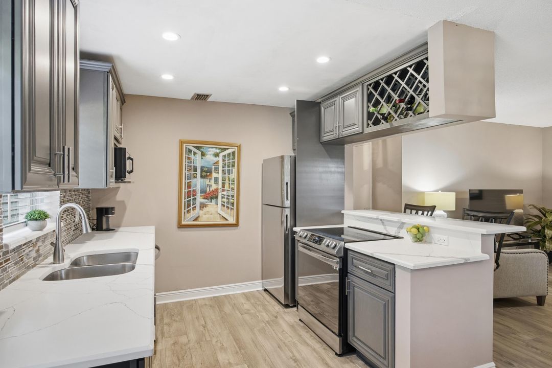 For Sale: $158,000 (2 beds, 2 baths, 992 Square Feet)