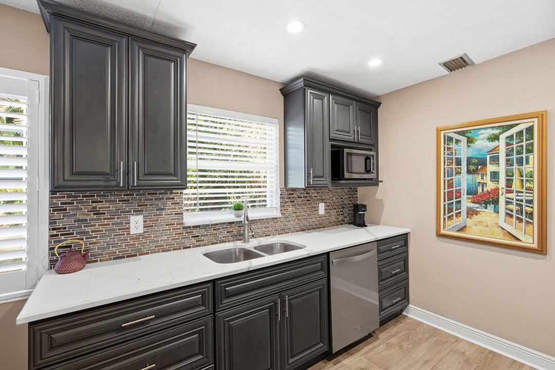 For Sale: $158,000 (2 beds, 2 baths, 992 Square Feet)