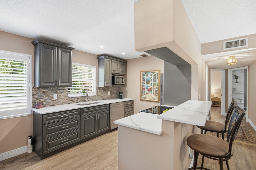 For Sale: $158,000 (2 beds, 2 baths, 992 Square Feet)