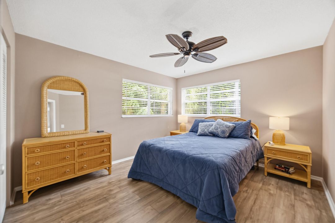 For Sale: $158,000 (2 beds, 2 baths, 992 Square Feet)