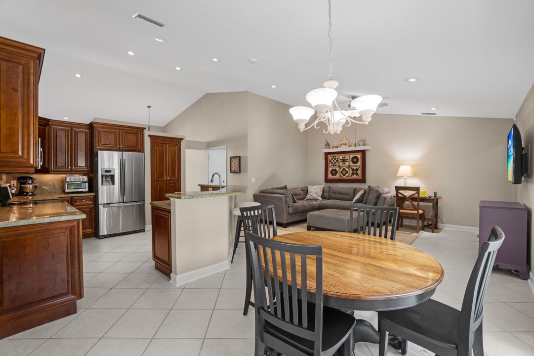 Activo con contrato: $640,000 (4 camas, 2 baños, 2150 Pies cuadrados)