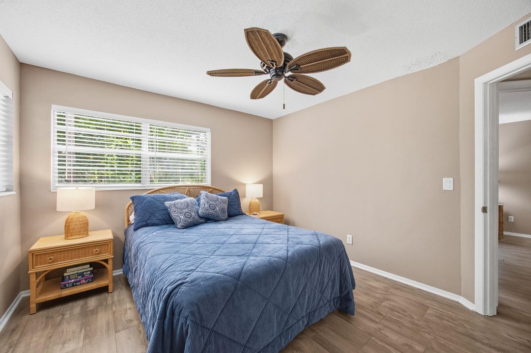 For Sale: $158,000 (2 beds, 2 baths, 992 Square Feet)