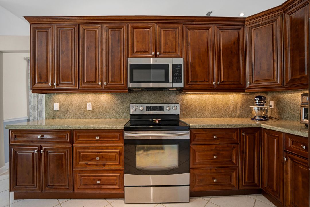 Activo con contrato: $640,000 (4 camas, 2 baños, 2150 Pies cuadrados)