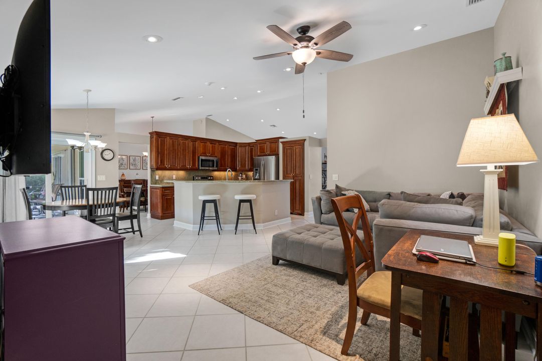 Activo con contrato: $640,000 (4 camas, 2 baños, 2150 Pies cuadrados)