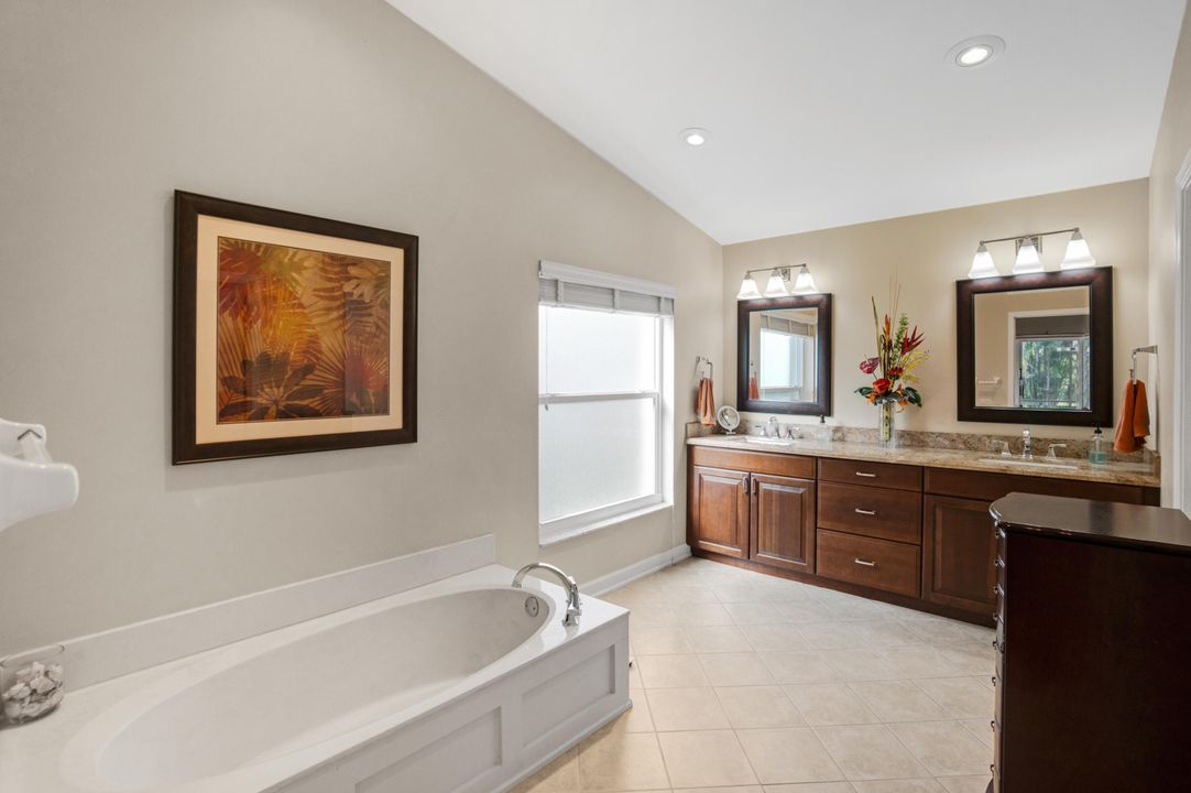 Activo con contrato: $640,000 (4 camas, 2 baños, 2150 Pies cuadrados)