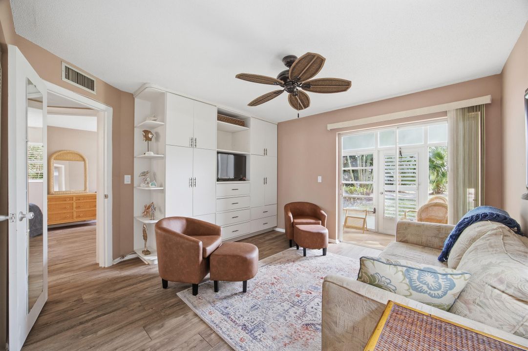 For Sale: $158,000 (2 beds, 2 baths, 992 Square Feet)