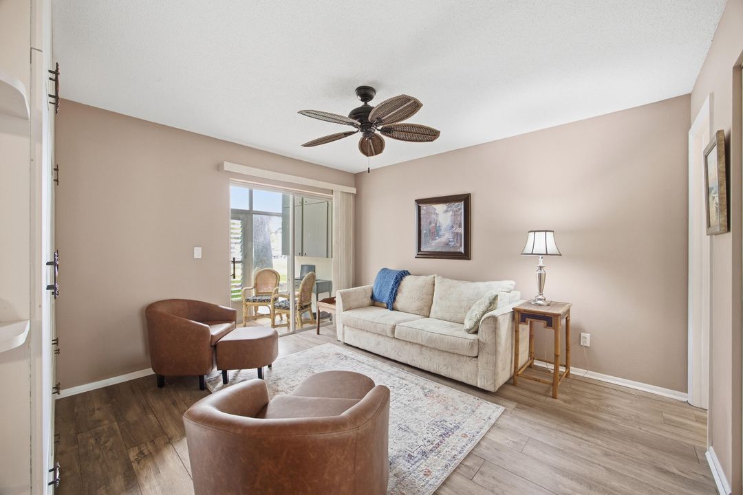 For Sale: $158,000 (2 beds, 2 baths, 992 Square Feet)