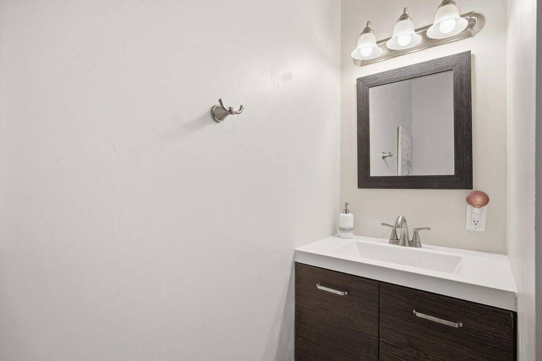 For Sale: $158,000 (2 beds, 2 baths, 992 Square Feet)