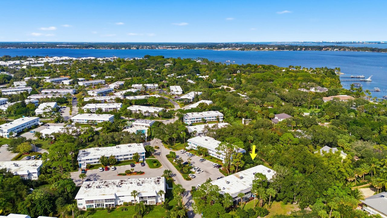 For Sale: $158,000 (2 beds, 2 baths, 992 Square Feet)