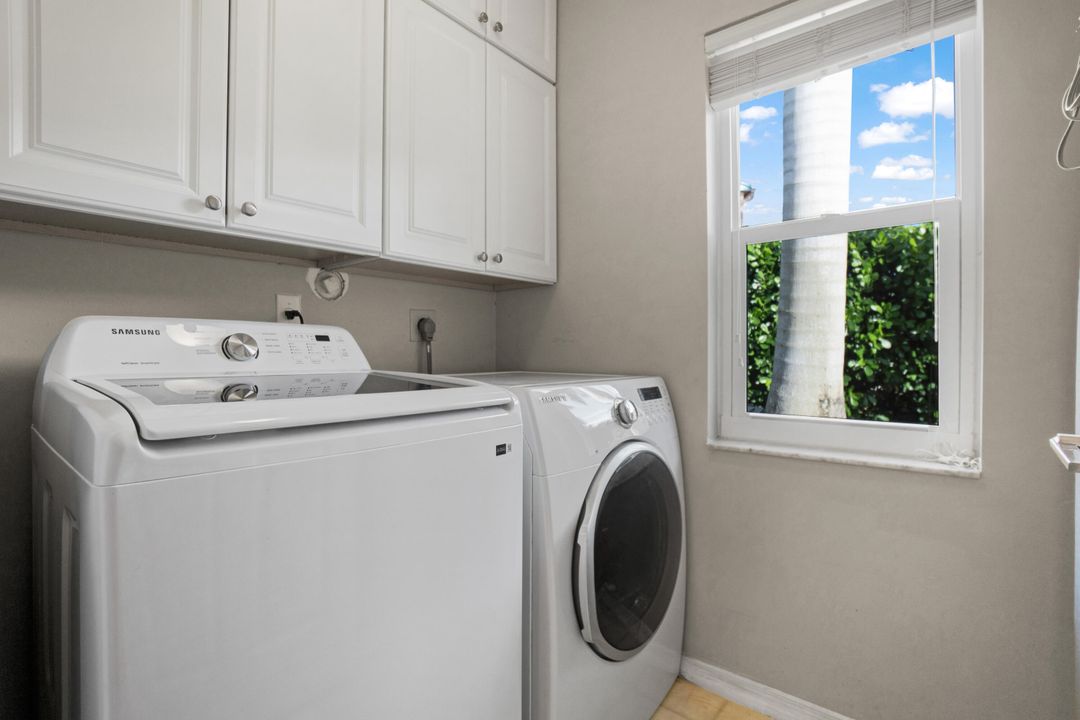 Activo con contrato: $640,000 (4 camas, 2 baños, 2150 Pies cuadrados)