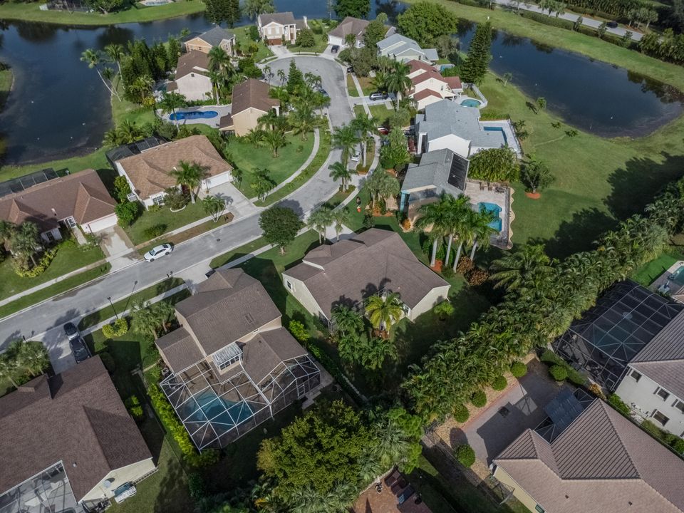 Activo con contrato: $640,000 (4 camas, 2 baños, 2150 Pies cuadrados)