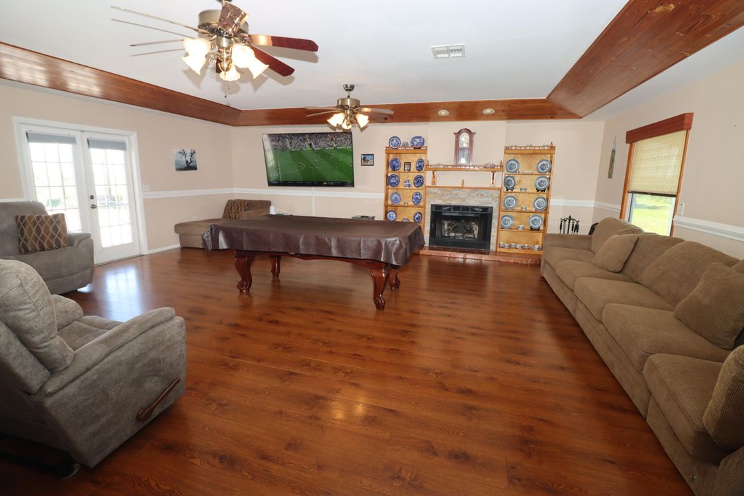 En Venta: $585,000 (3 camas, 2 baños, 2191 Pies cuadrados)