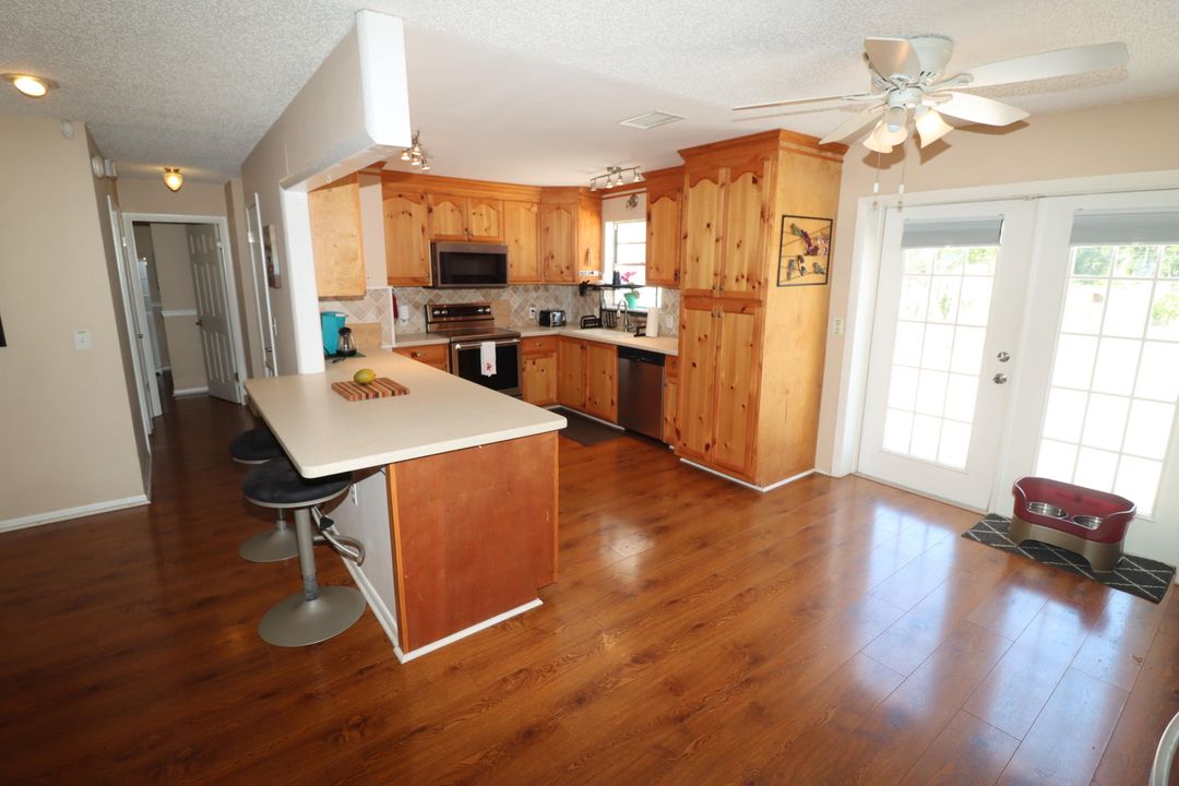 En Venta: $585,000 (3 camas, 2 baños, 2191 Pies cuadrados)