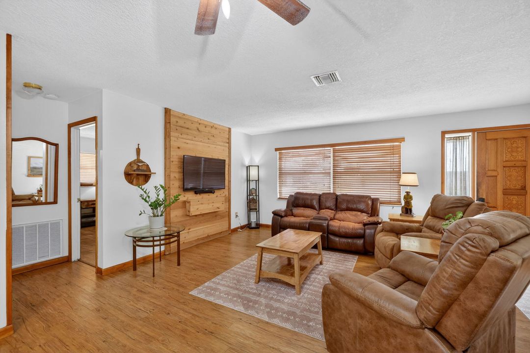 For Sale: $430,000 (3 beds, 2 baths, 1526 Square Feet)