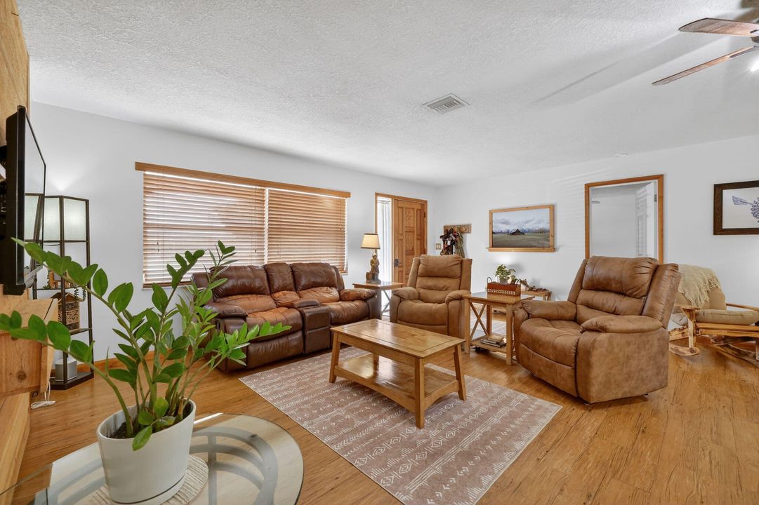 For Sale: $430,000 (3 beds, 2 baths, 1526 Square Feet)