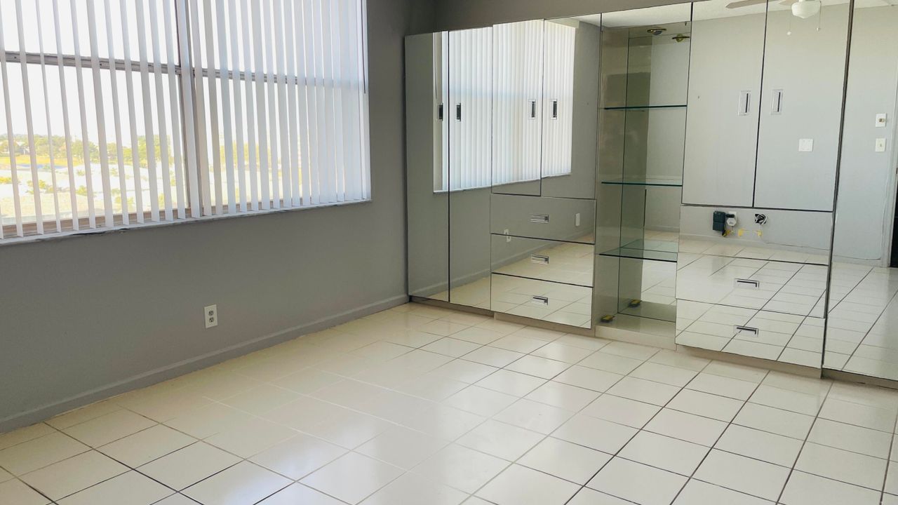 For Rent: $2,000 (2 beds, 2 baths, 1060 Square Feet)