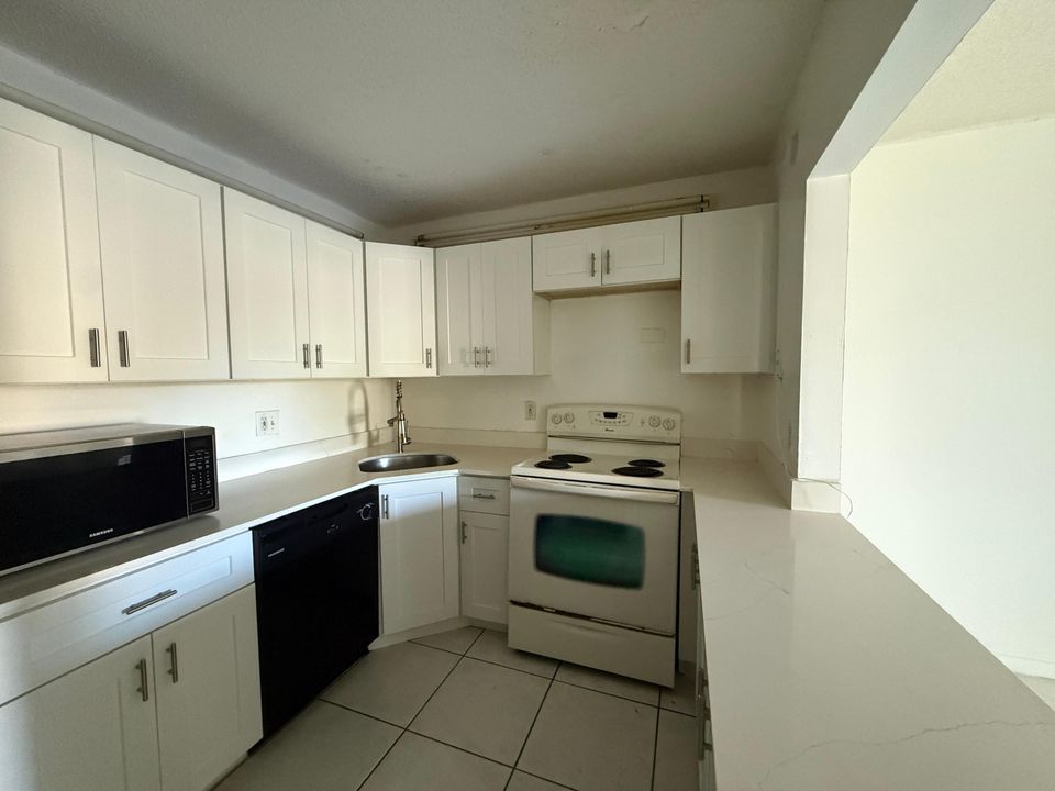 For Sale: $199,999 (2 beds, 2 baths, 1115 Square Feet)