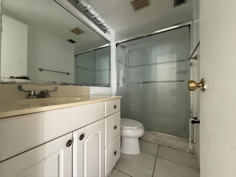 For Sale: $199,999 (2 beds, 2 baths, 1115 Square Feet)