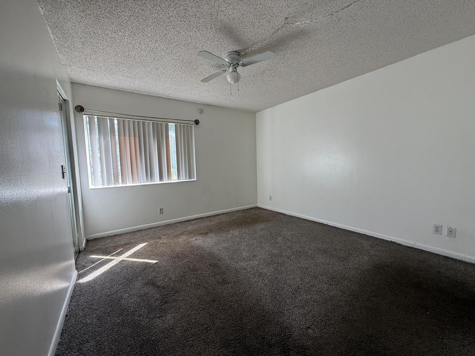 For Sale: $199,999 (2 beds, 2 baths, 1115 Square Feet)