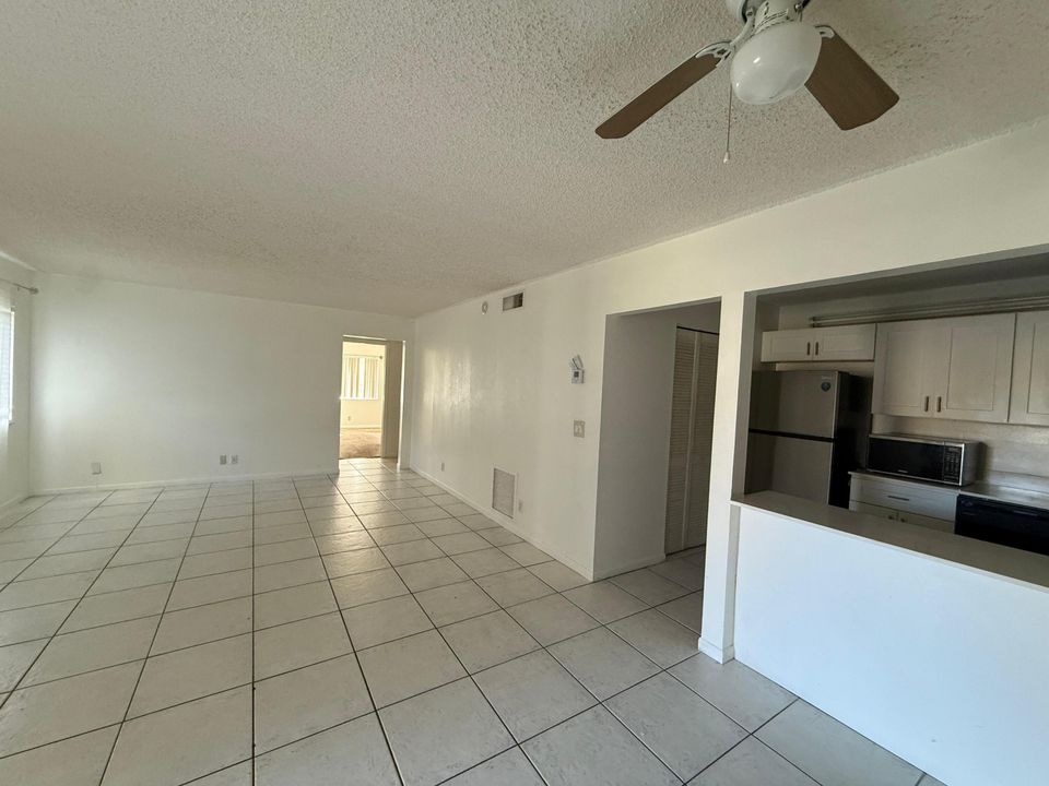 For Sale: $199,999 (2 beds, 2 baths, 1115 Square Feet)