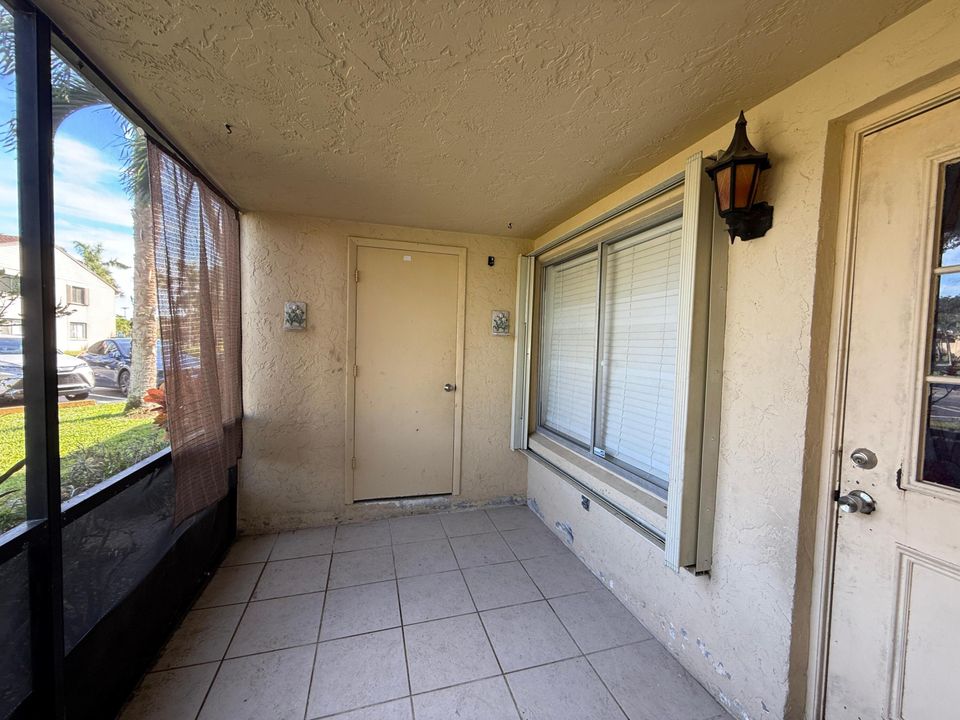 For Sale: $199,999 (2 beds, 2 baths, 1115 Square Feet)