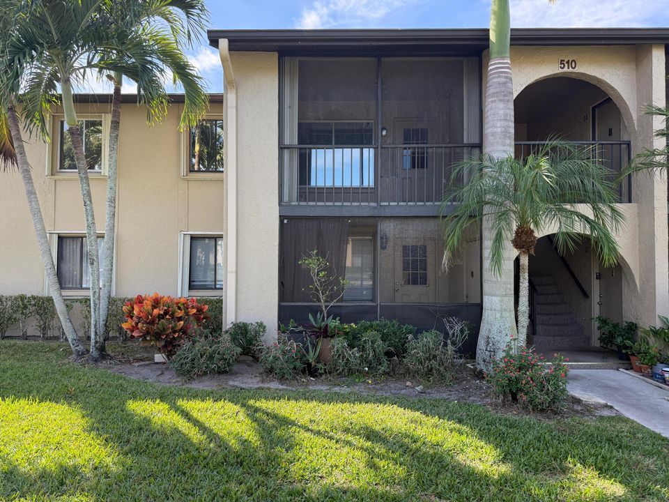 For Sale: $199,999 (2 beds, 2 baths, 1115 Square Feet)