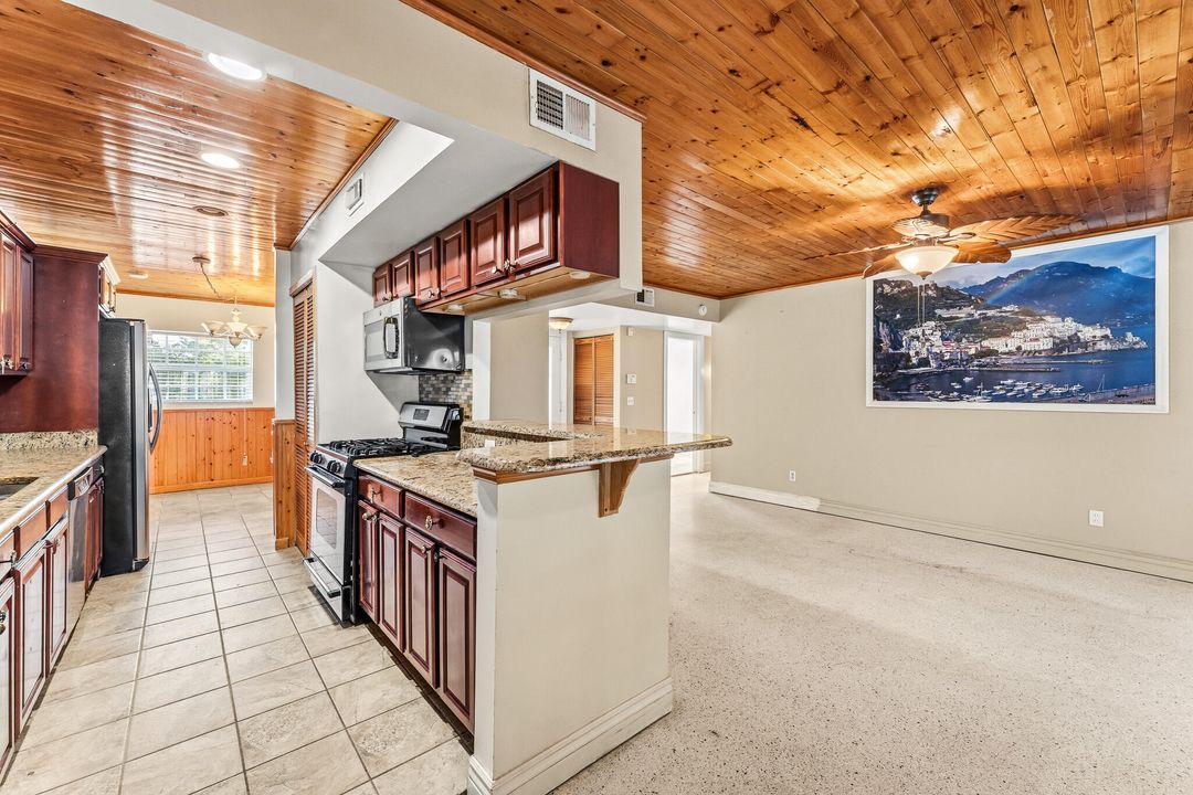 For Sale: $410,000 (3 beds, 2 baths, 1318 Square Feet)