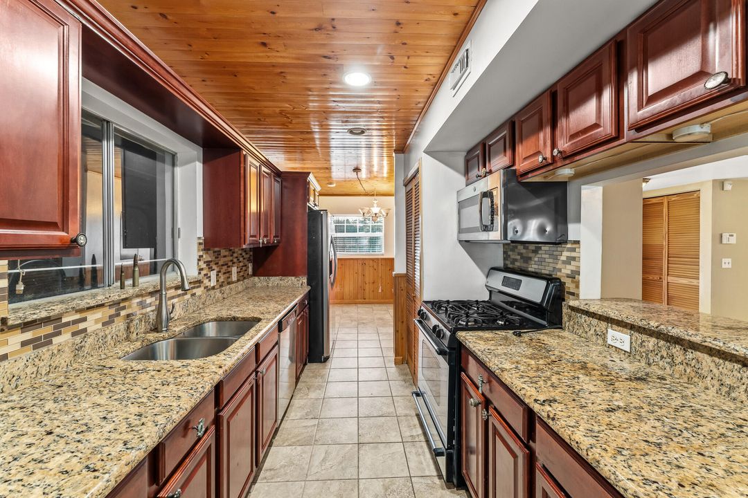 For Sale: $410,000 (3 beds, 2 baths, 1318 Square Feet)