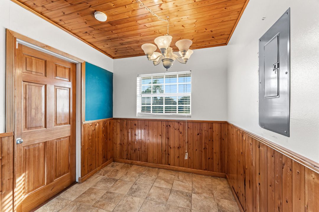 For Sale: $410,000 (3 beds, 2 baths, 1318 Square Feet)