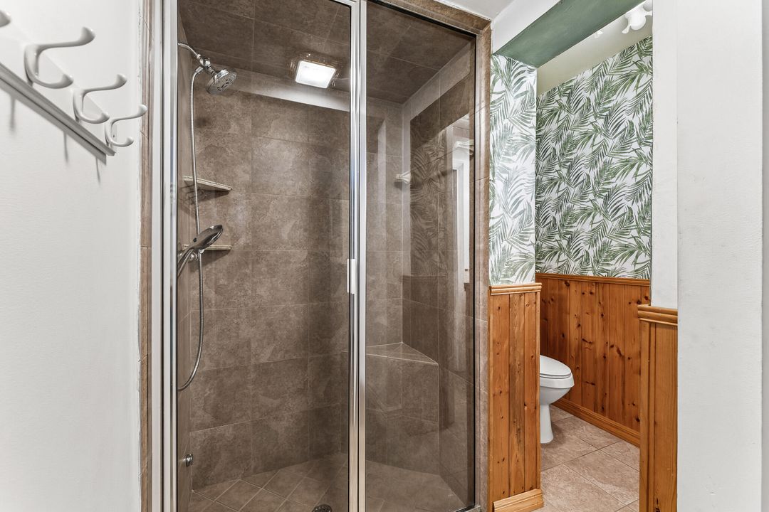 For Sale: $410,000 (3 beds, 2 baths, 1318 Square Feet)